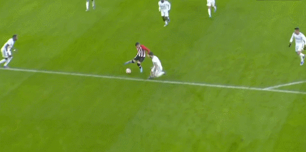 1984年选秀大会前，开拓者总经理茵曼找到传奇教练鲍勃·奈特征求意见，结果有了这段经典对话：